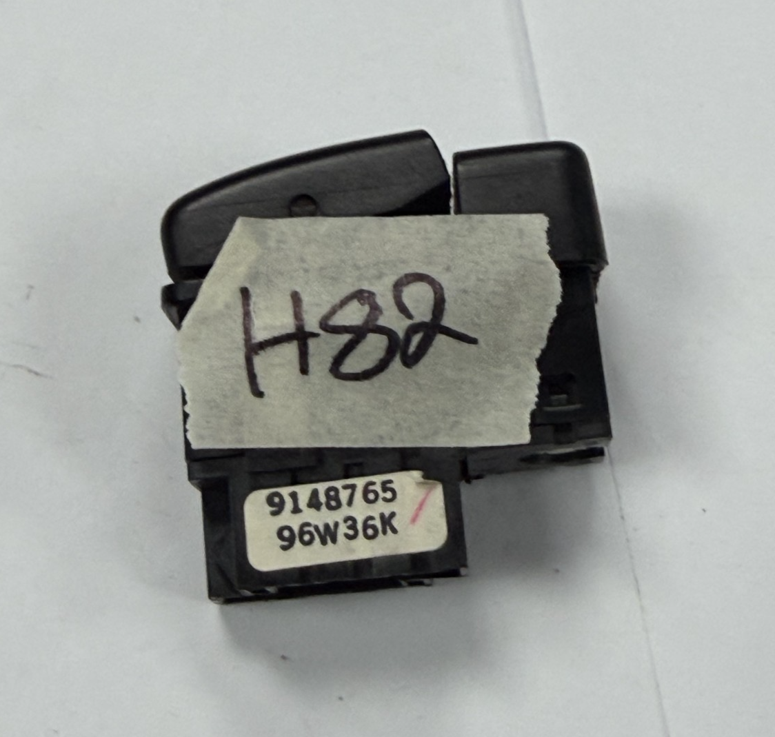 1995 1996 1997 Volvo 850 Heated Seat Switch Left Driver LH 9148765 96W36K