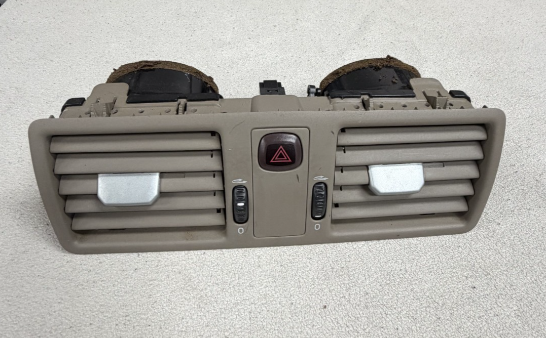 2003-2006 Volvo XC90 Dash Center Air Vent Grill Trim with Hazard Switch 3409400