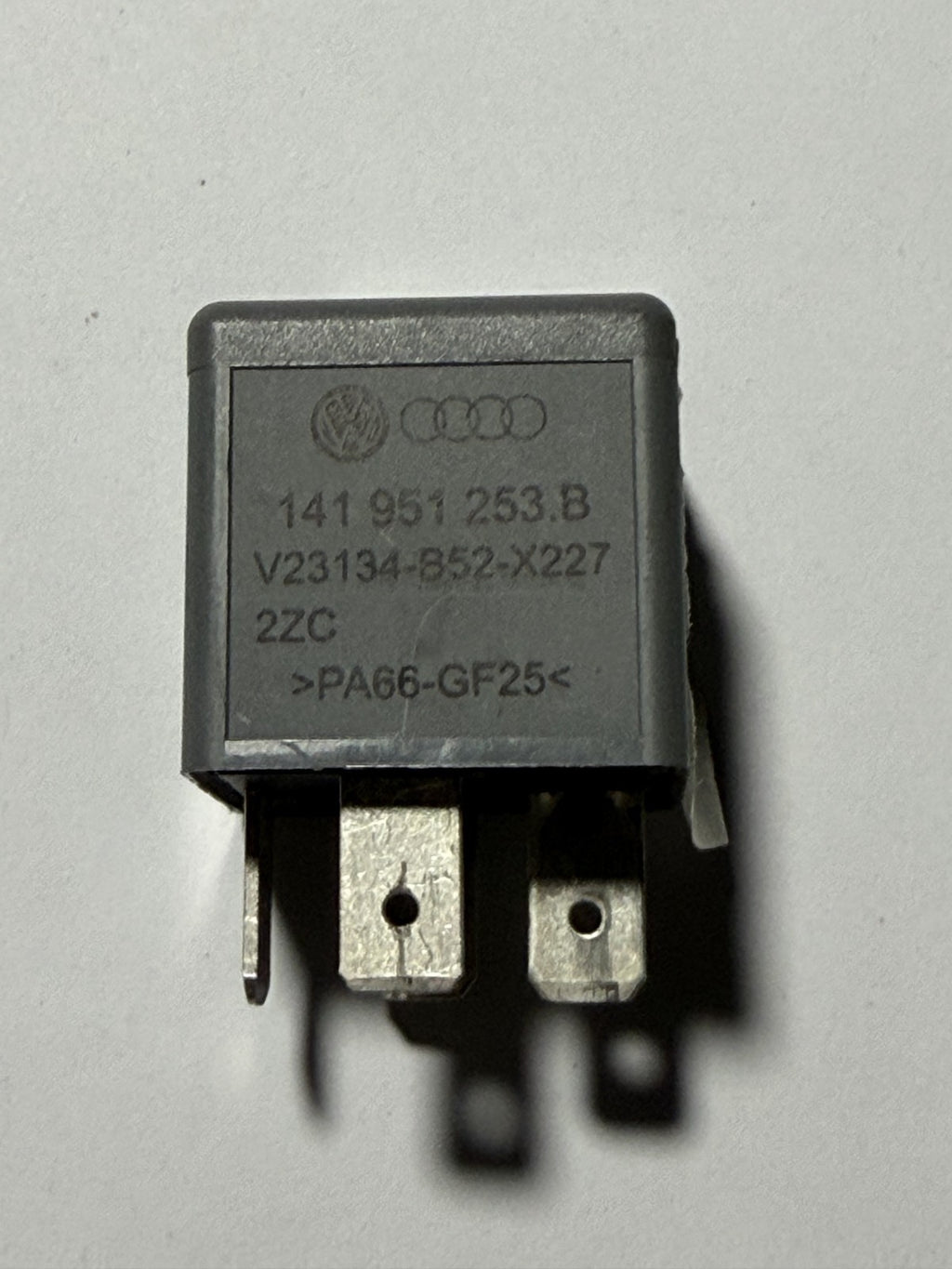 Audi VW Seat Skoda 4 Pin #53 12V Relay 141 951 253 B, V23134 B52 X227