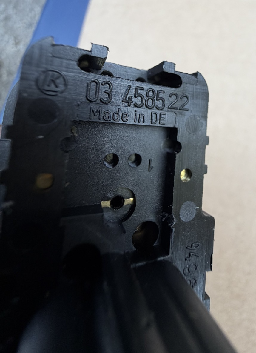 96-00 Volvo V70 S70 XCV70 Rear Left or Right Electric Window Switch 03 4585 22