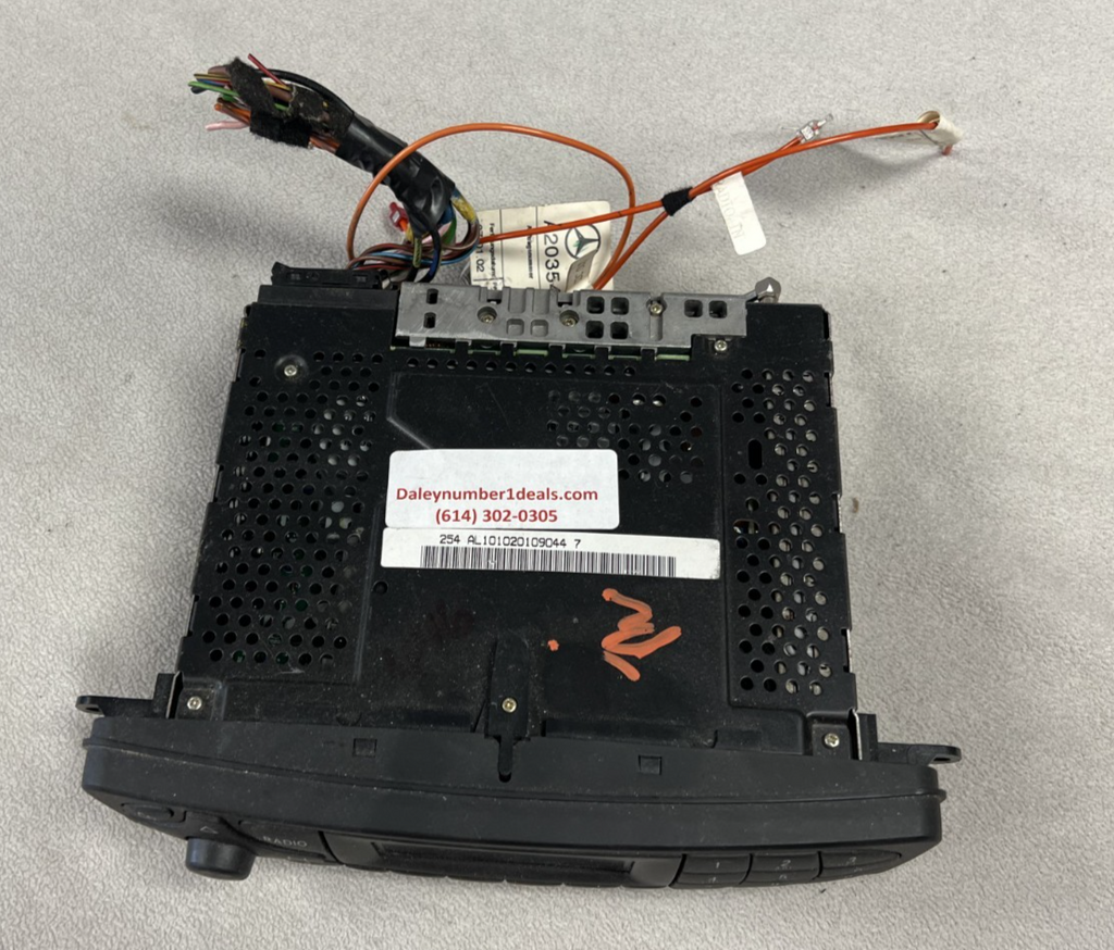 01-04 Mercedes W203 C230 C32 AMG C320 C240 FM AM Audio Radio Player A2038201086