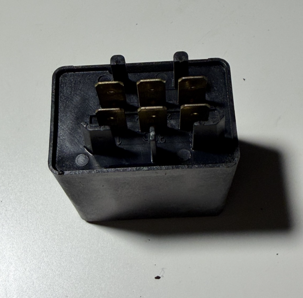 Volvo 940 Intermittent Windshield Wiper Control Relay 68 49 780, 89 8741 000