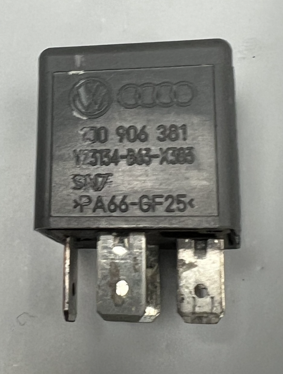 1998-2005 VW Passat Audi A6 Beetle ECU Main Power Supply 1J0 906 381