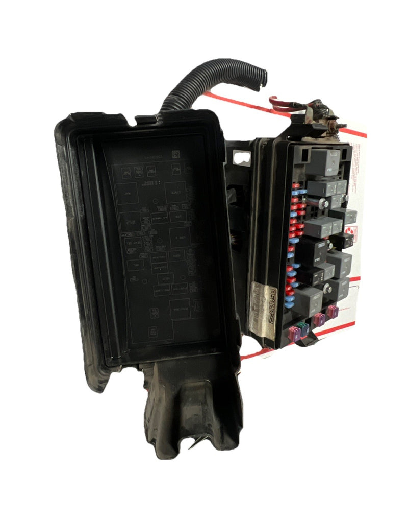 2004 2005 2006 Chevrolet Colorado ENGINE MOTOR UNDER HOOD FUSE Box RELAY BOX OEM