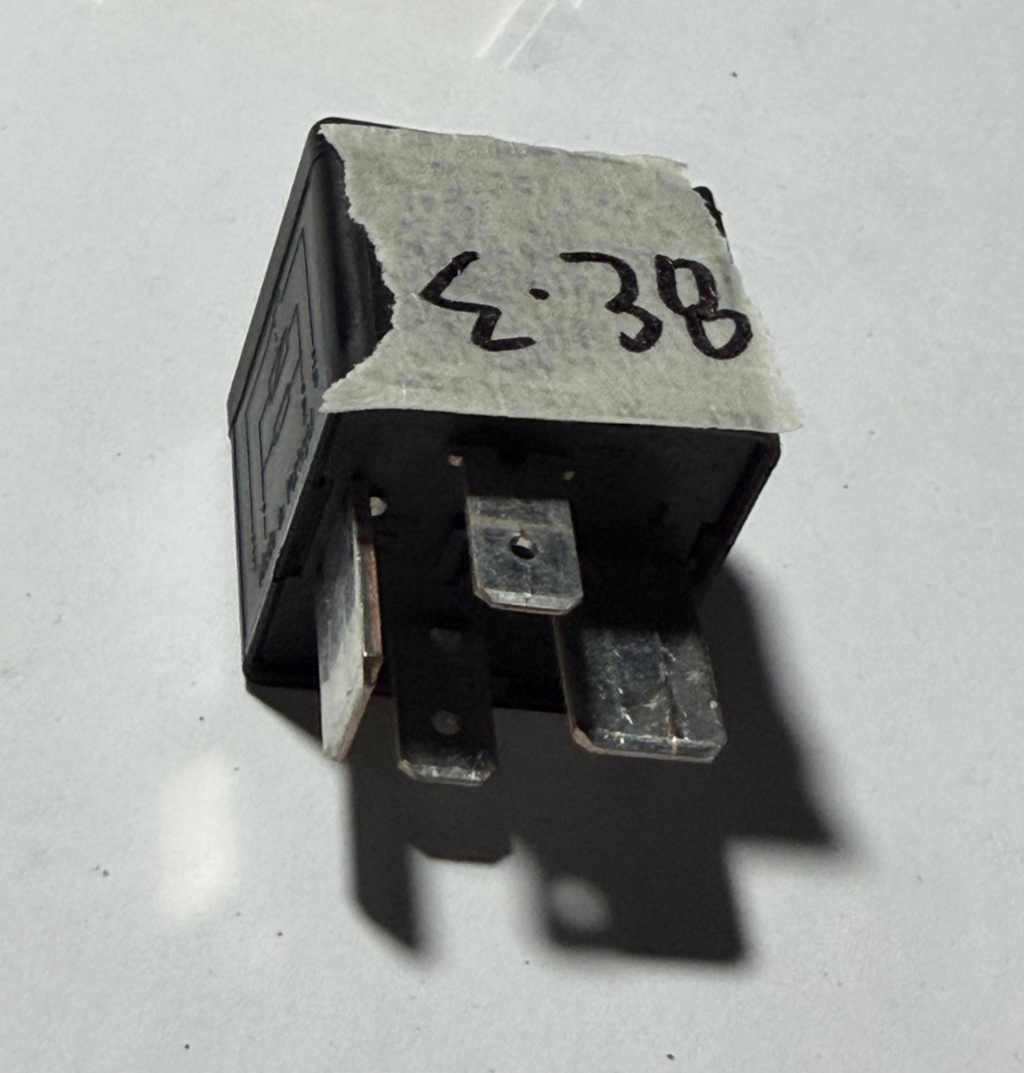 Audi VW ECU & Fuel Pump 4-Pin Relay 7M0 951 253 A, V23136 J6 X45 Black