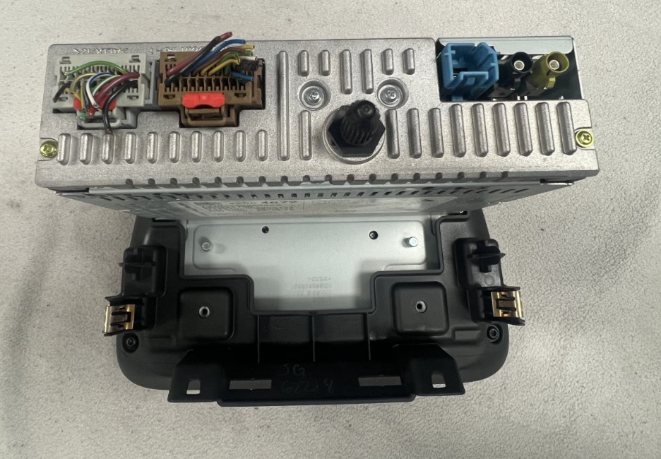 Radio Receiver Screen Display 42554672 fits 18 2018 Chevrolet Traverse
