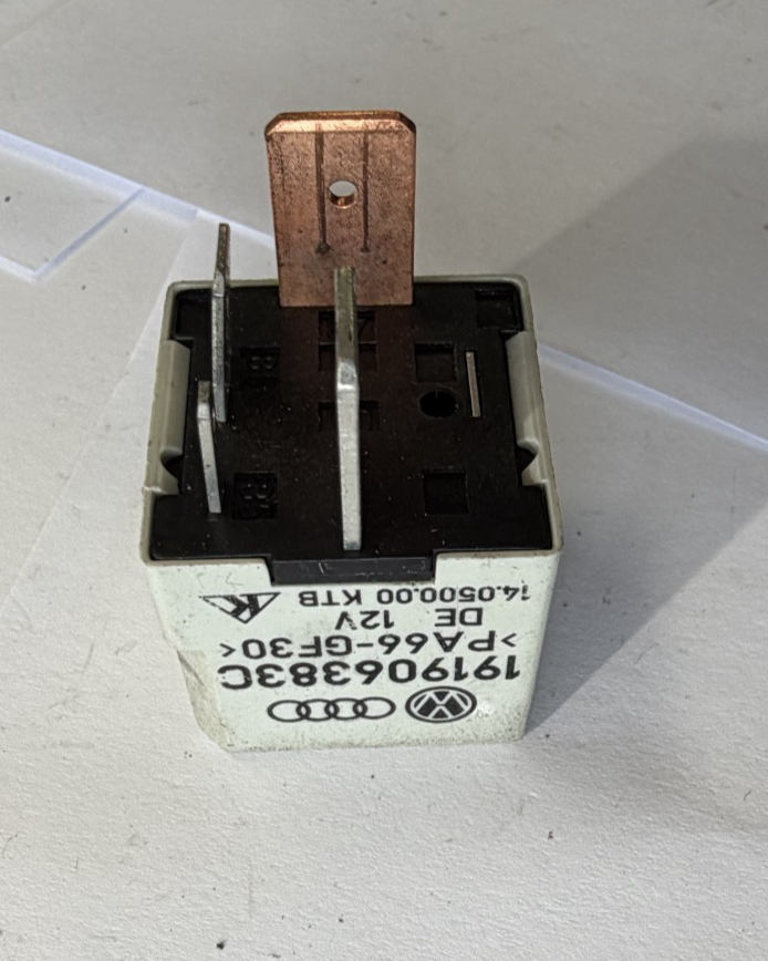 2002 2003 2004 2005 2006 Audi A4 Fuel Pump Relay #167 191906383C White by Volkswagen Audi
