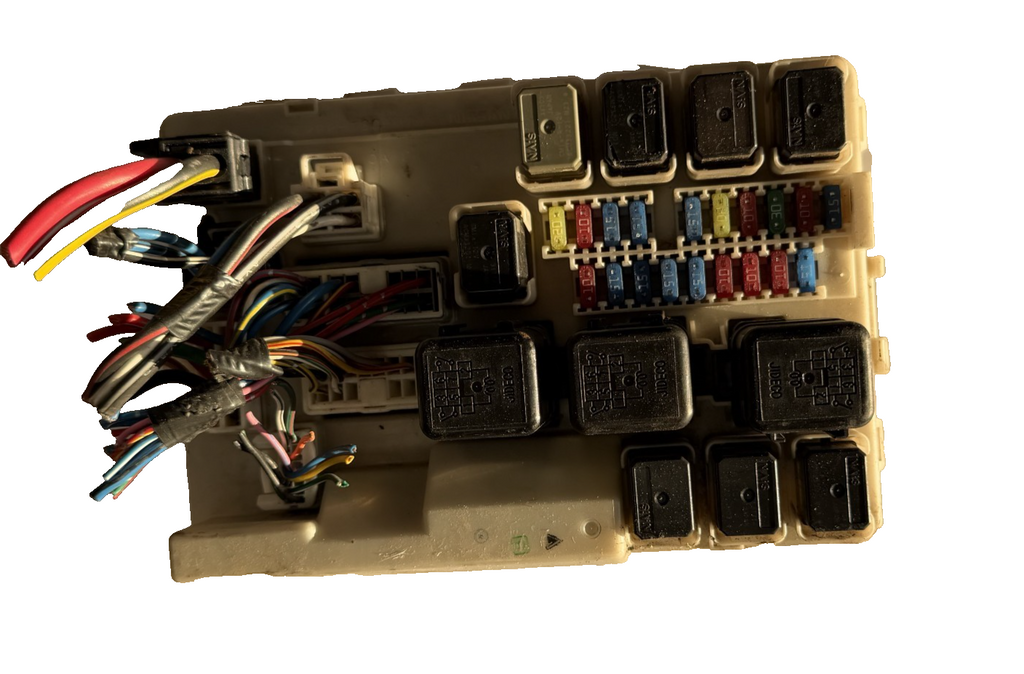 2004 2005 2006 Nissan Quest Control Module Fuse Relay Box 284B7 CN000 by Nissan