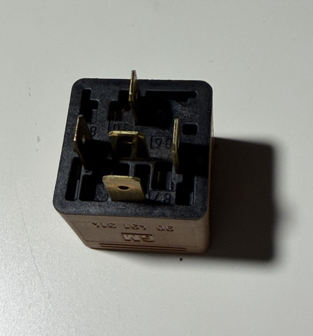 97-08 Saab 9-3 Corsa Astra Vectra Omega Brown Relay V23234 A0002 X031, 90491314