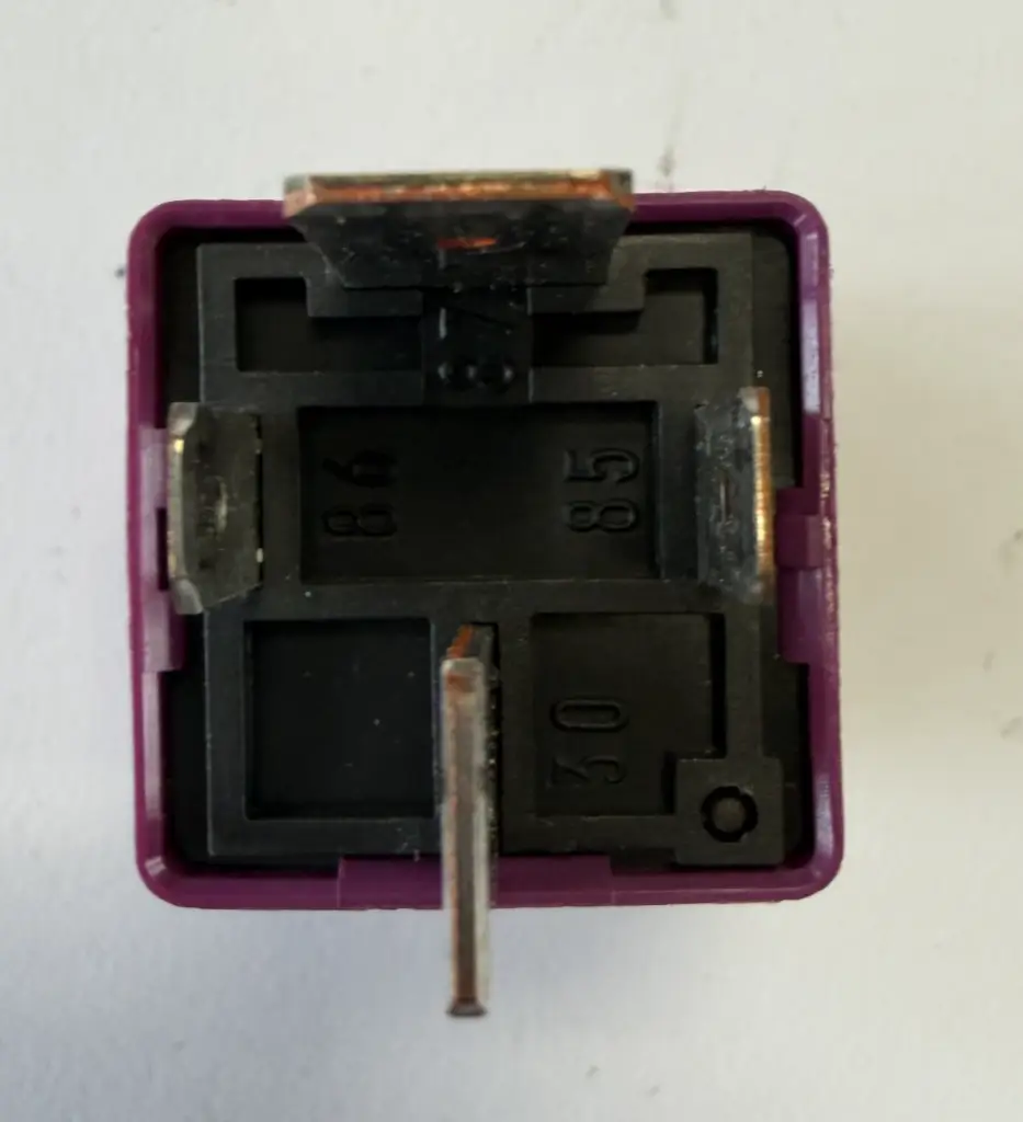 99 1999 Saab 9-3 93 Fuel Pump Relay 12V 30A V23134-B55-X342, 90 494 959 by General Motors