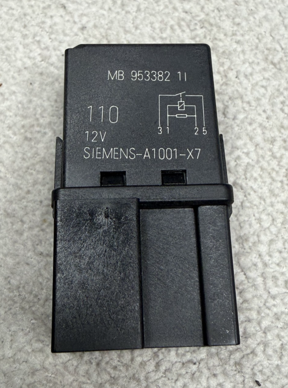 04-12 Mitsubishi Colt Multi-Use 4-Pin Relay 12 MB-953382-11, 953382 Black