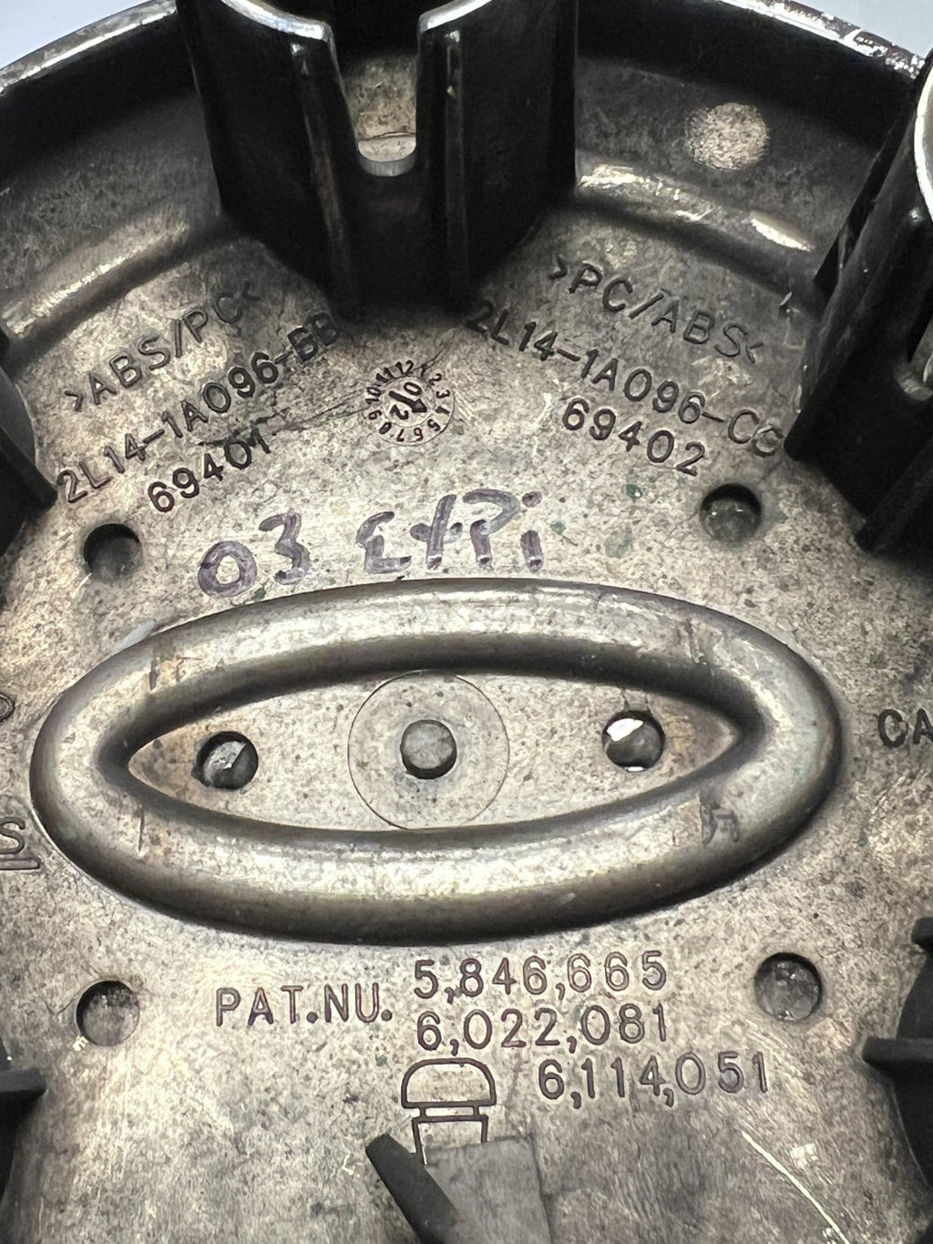 2003-2006 Ford Expedition Center Hub Cap Hubcap 2L14 1A096 BB, 2L14 1A096 CC