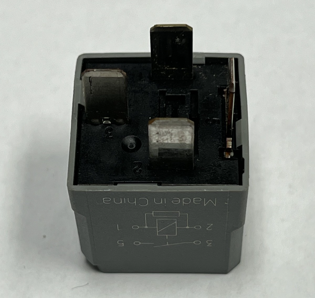 2018-2021 Chevrolet Equinox Engine Control Module Relay 12V OEM 13500118