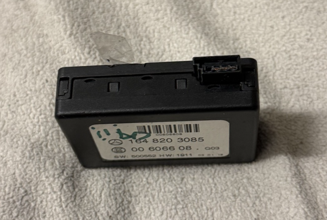 06-12 Mercedes W164 ML350 GL550 Front Windshield Rain Sensor Module 164 820 3085