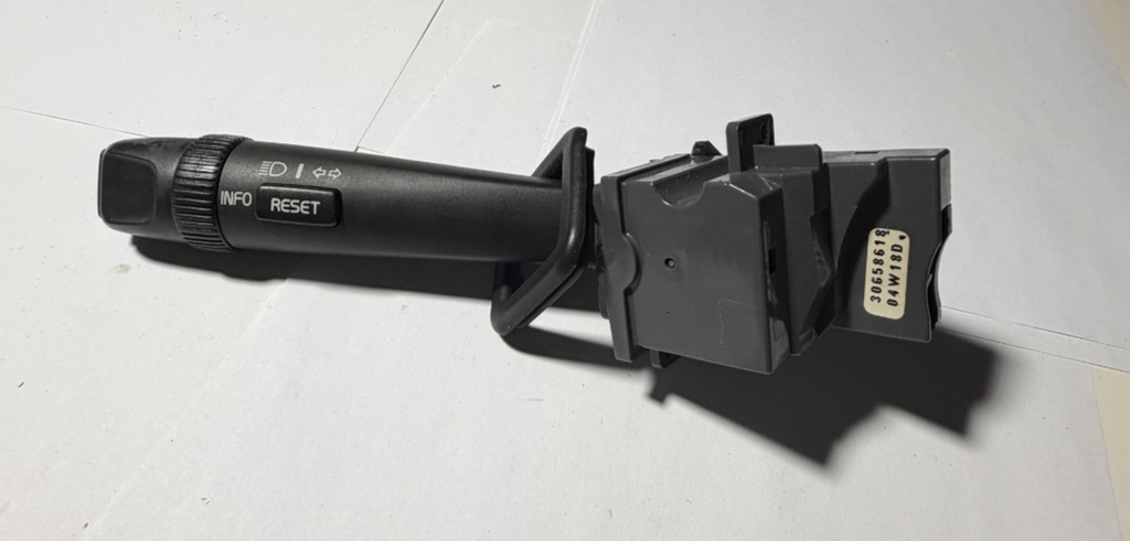 Turn Signal Switch 30658618 fits 1999-2004 Volvo S60 S80 V70 XC70 XC90