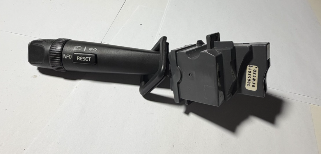 Turn Signal Switch 30658618 fits 1999-2004 Volvo S60 S80 V70 XC70 XC90
