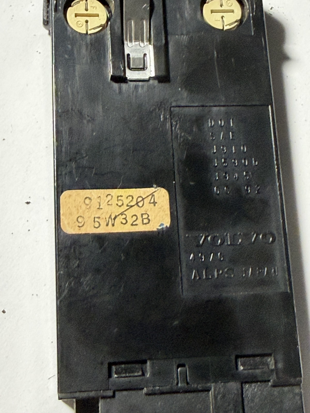 1993-1997 Volvo 850 Emergency Flasher Switch Hazard Button 9125204 95W32B