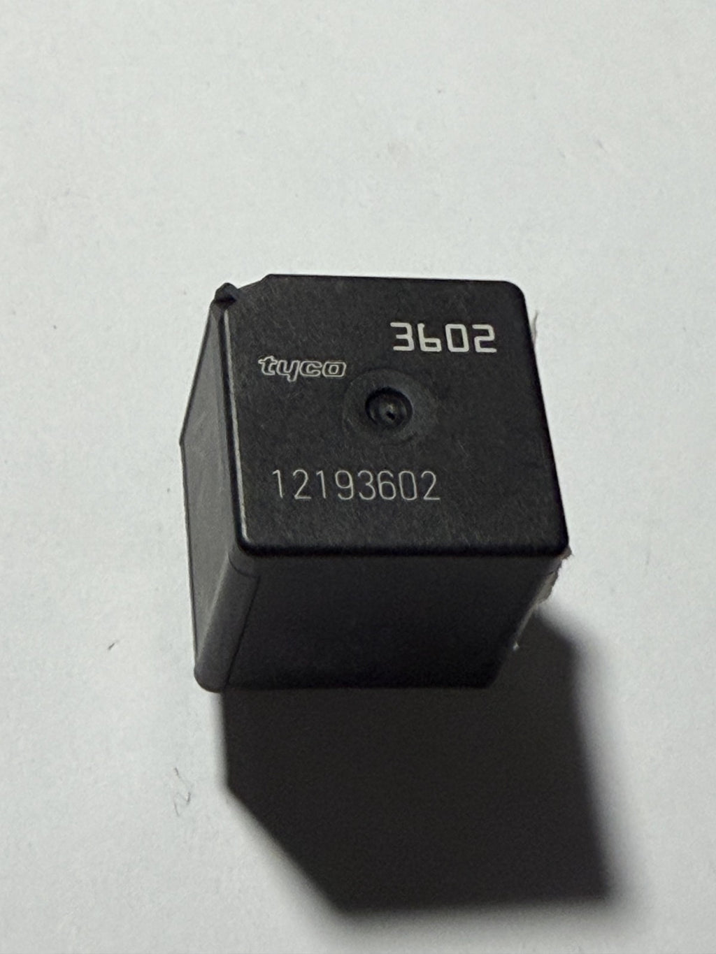 Tyco 5-Pin Automotive Relay 40A 12VDC 12193602, 3602 Black