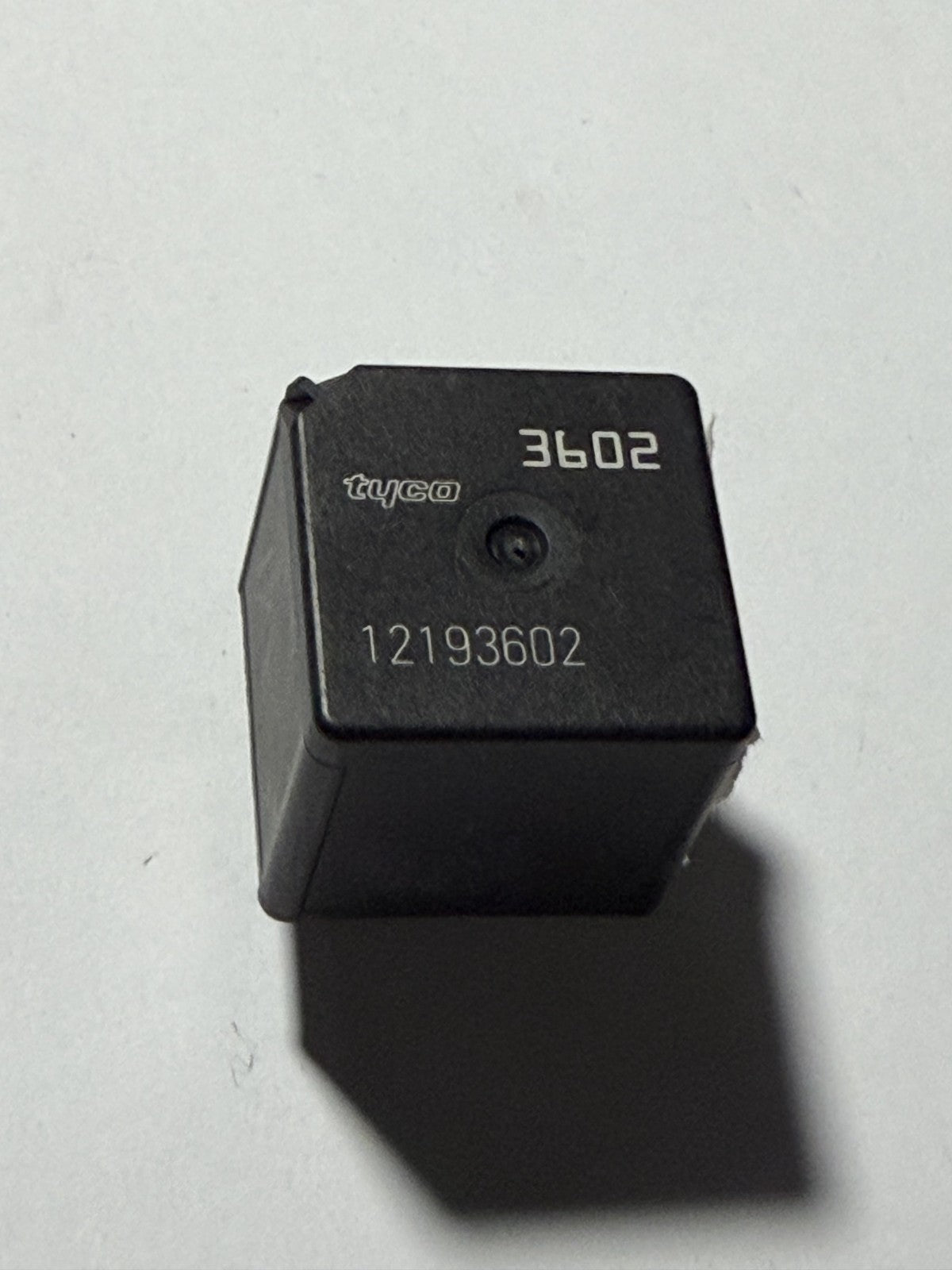 Tyco 5-Pin Automotive Relay 40A 12VDC 12193602, 3602 Black