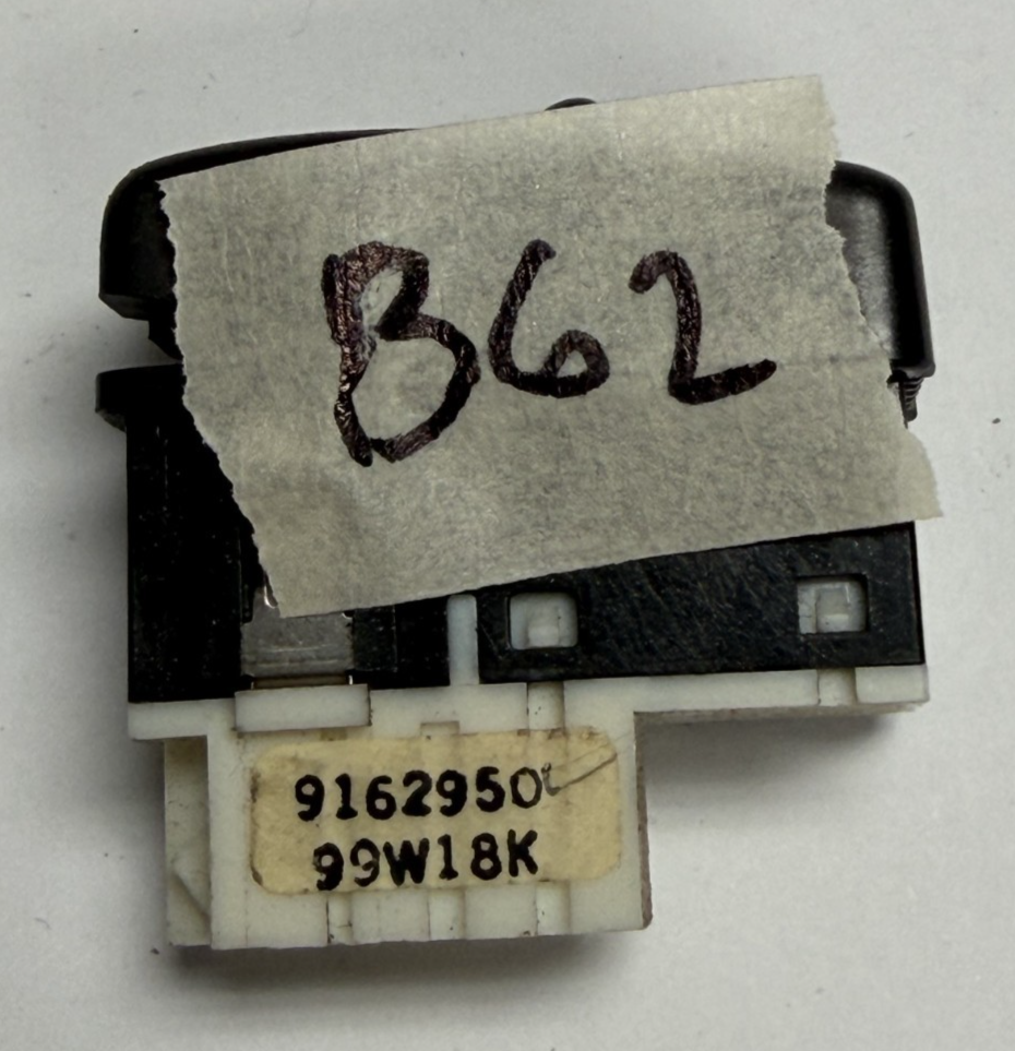 1998-2000 Volvo S70 Sun Roof Sunroof Switch Button 9162950, 99W18K Black