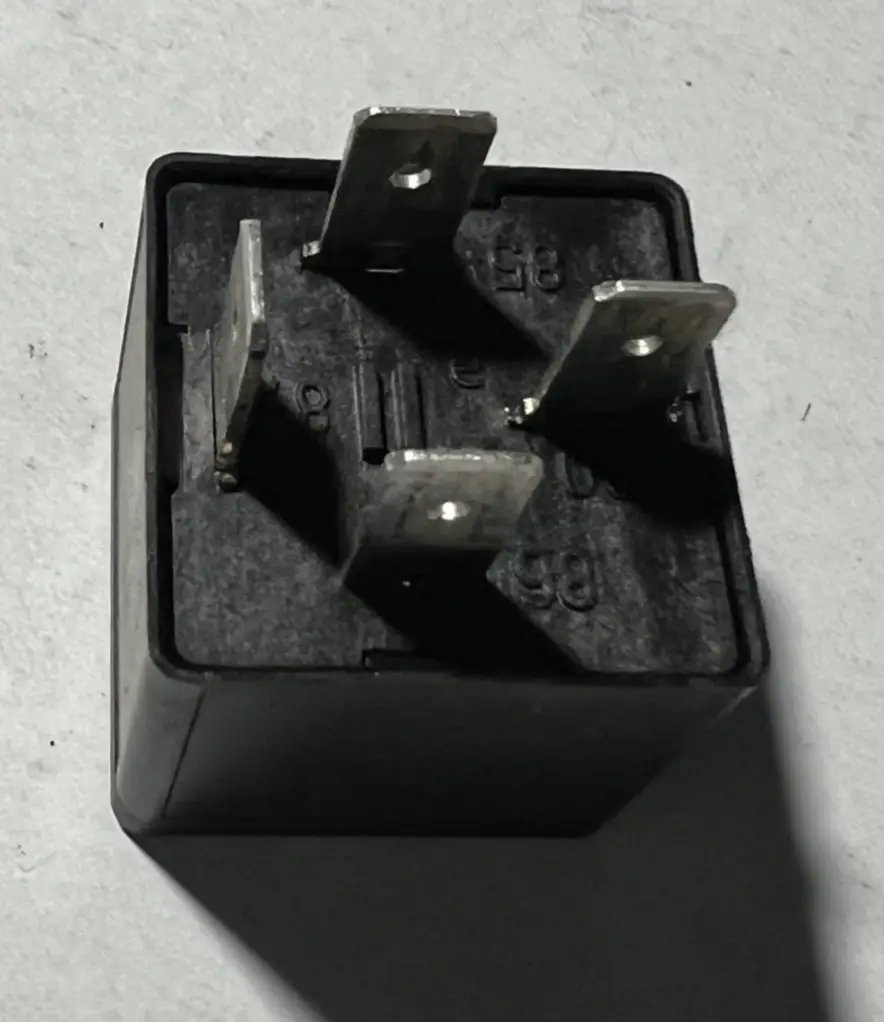 Siemens 4 Pin Multi-Purpose Control Relay VF4 11F21 Z08, BJ0E 67 730 for Mazda by Siemens
