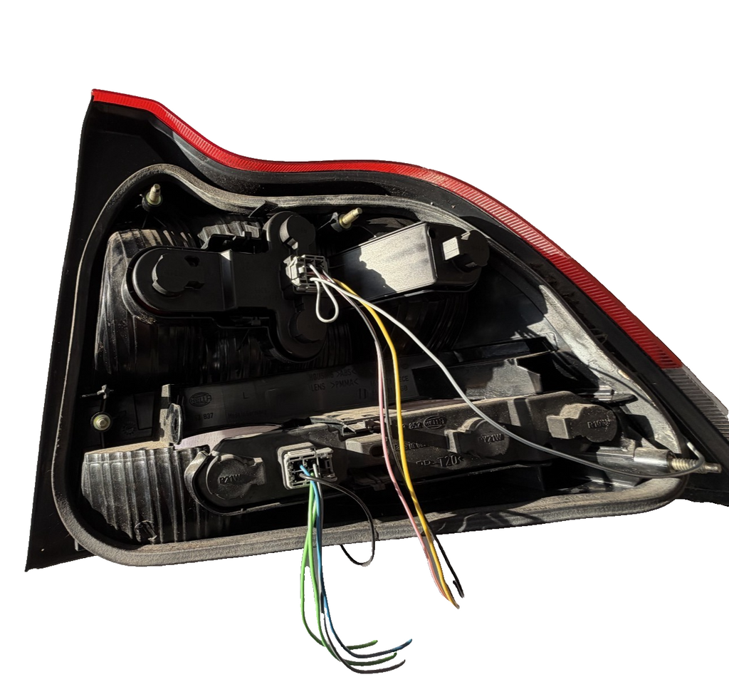 2000-2009 Volvo S60 Rear Left Driver LH Taillight Tail Light 8664079, 8664081 by Volvo