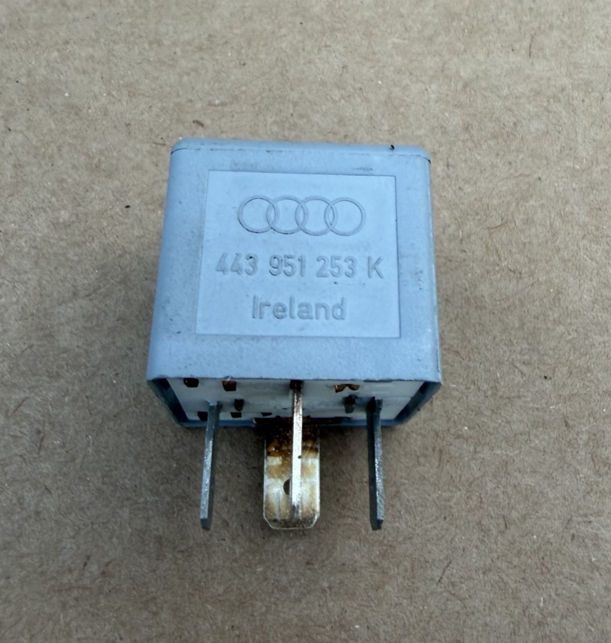 Block Fuse Box Relay 443 951 253 K fits 99 00 01 02 03 Volkswagen Eurovan GLS