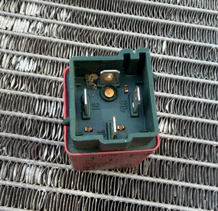 1993 1994 1995 1996 Volvo 850 Fuel Pump 4 Pin Relay 12V 9434225, 89 8797 000 Red by Volvo