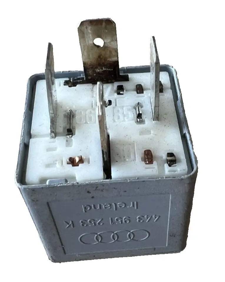 99 00 01 02 03 Volkswagen Eurovan GLS Block Fuse Box Relay 443 951 253 K by Audi