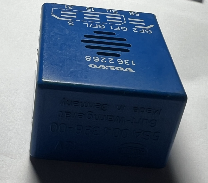 1975-1982 Volvo 260 Seat Belt Reminder Relay OEM 1362268 Blue
