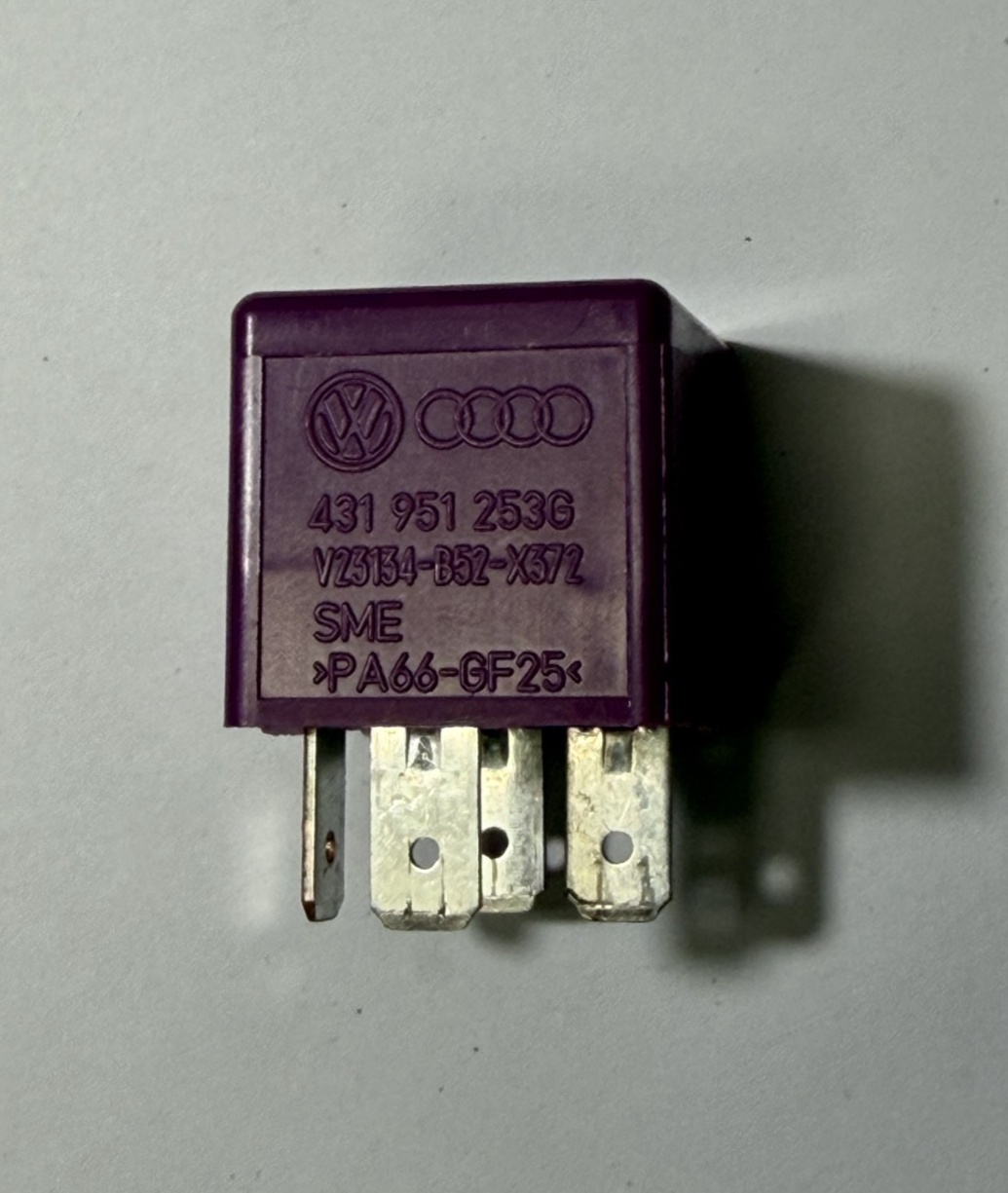 2003-2005 Volkswagen Passat Wagon Starter Relay 431 951 253G, V23134 B52 X372