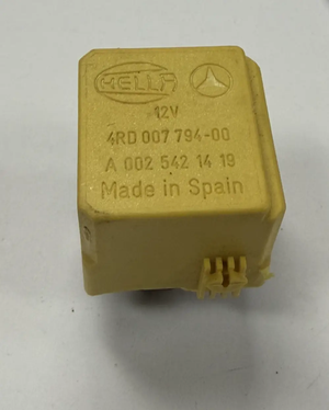 02-06 Dodge Mercedes Sprinter Hella Relay A 002 542 14 19, 4RD 007 794 00