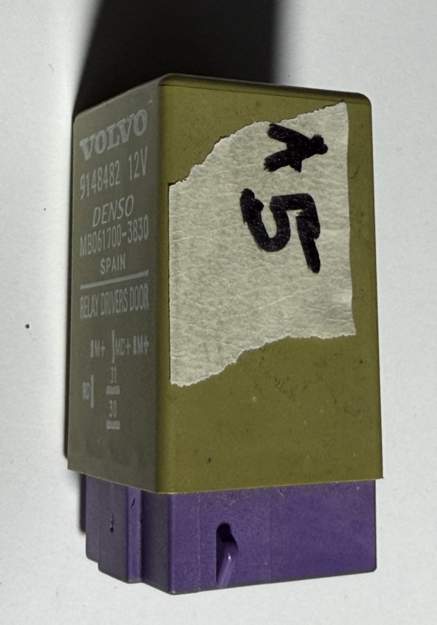 1995-1998 Volvo 960 Denso Driver Door Lock Relay 12V 9148482, MB061700-3830
