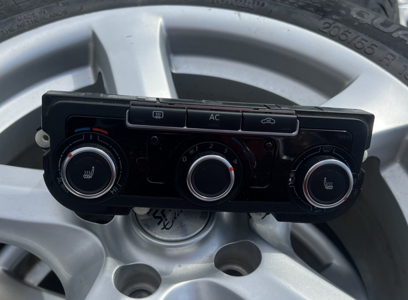 2012-2014 Volkswagen Golf AC Heater Climate Control Temperature 5HB 009 751-71
