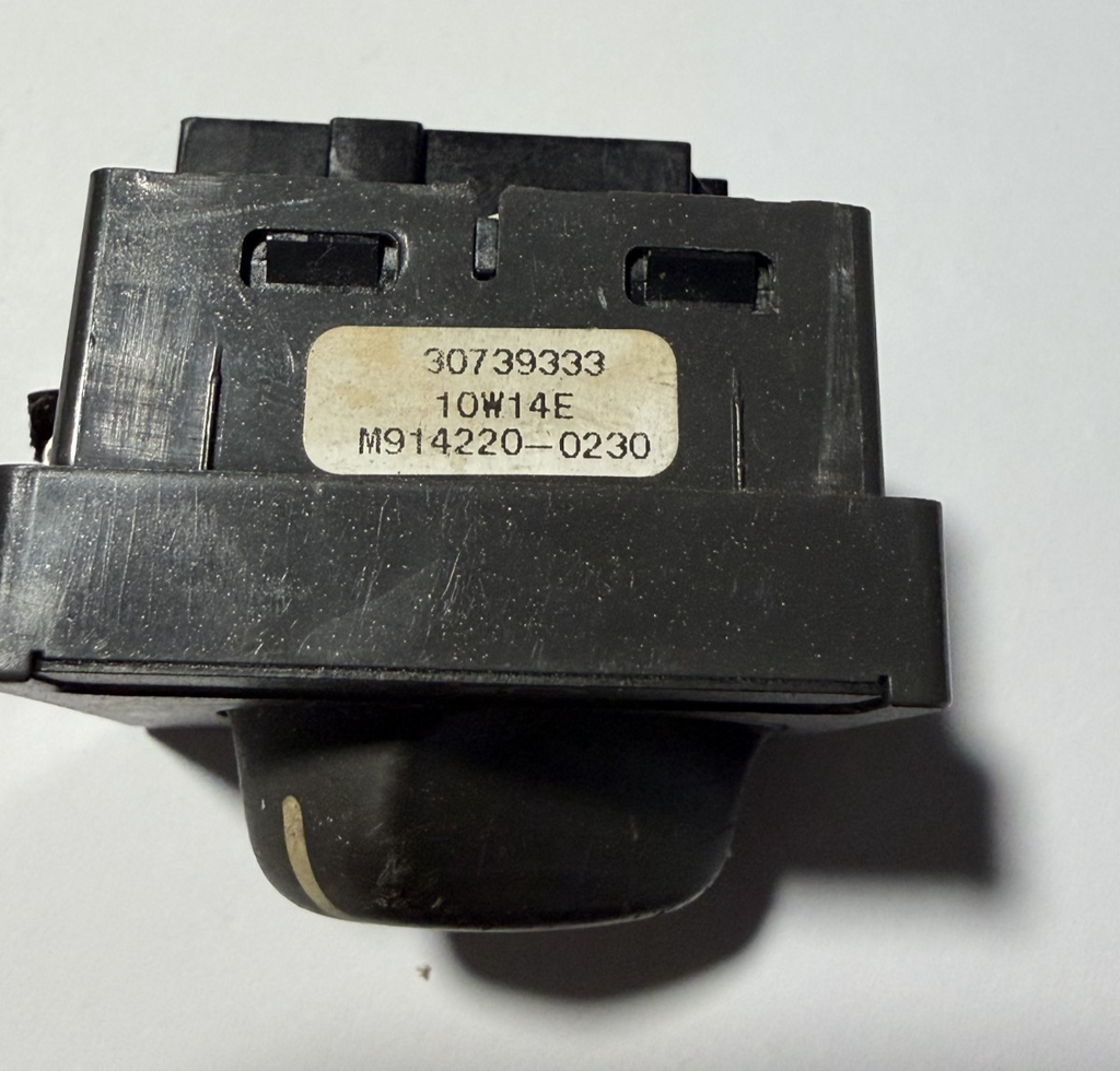 1998 1999 2000 Volvo S70 V70 Headlight Headlamp Switch 30739333, 10W14E Black