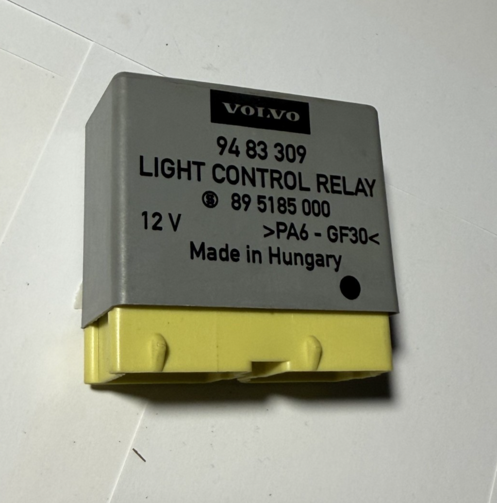 1998-2002 Volvo C70 Coupe Head Light Headlight Lamp Relay 12V 94 83 309