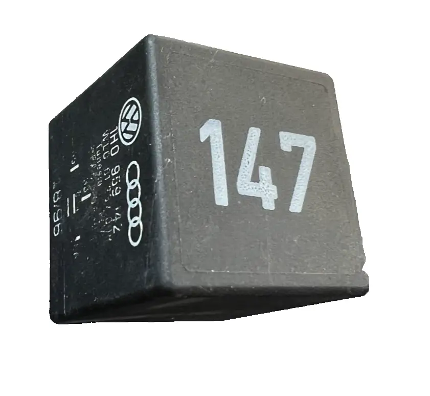 Volkswagen Jetta Golf GTI Passat Cabrio Eurovan AC Relay #147 1H0 959 142 by Volkswagen