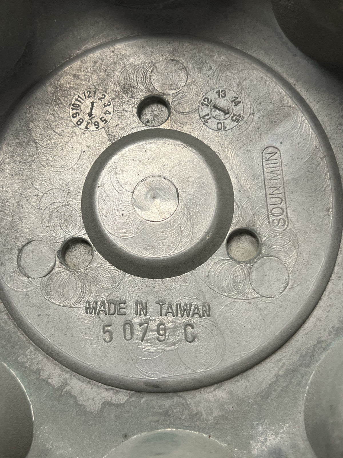 1999-2010 Chevrolet Silverado Sierra Center Wheel Hub Cap Hubcap 5079C