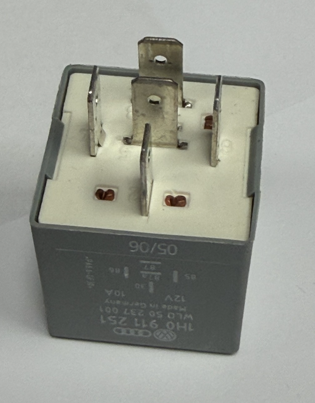 03 04 05 06 07 08 09 10 Volkswagen Bettle Power Relay #126 12V 10A 1H0 911 251
