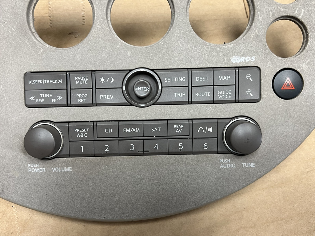 2004-2006 Nissan Quest Radio Stereo Control Bezel 28089 5Z016A 18608 GDPC62