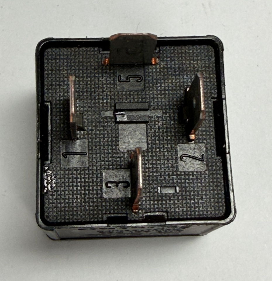 2008-2016 Volkswagen Skoda 4-Pin Relay 8K0 951 253, V23136 B6 X72 Black