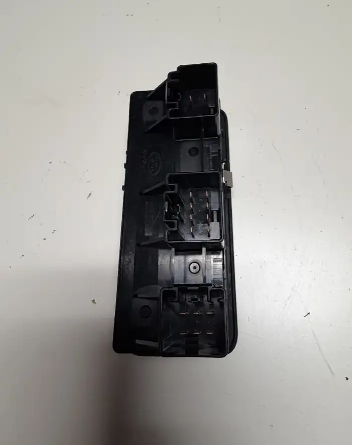 05-09 Land Rover Range Rover Sport LR3 Front Left Door Power Window Switch Black by Land Rover
