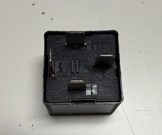 2004-2006 Land Rover Freelander Relay 2S7T 14B192 AA, V23136 B1 X66 Black by Unbranded