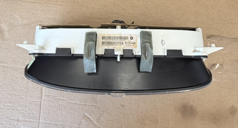 Instrument Cluster Speedometer 04685620AB fits 1999-2000 Dodge Caravan Voyager