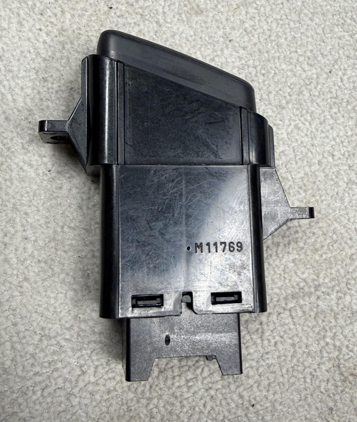 1997 1998 1999 2000 2001 Honda CRV Emergency Hazard Light Switch Button M11769