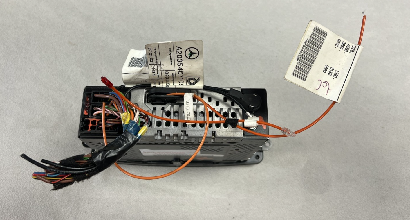 01-04 Mercedes W203 C230 C32 AMG C320 C240 FM AM Audio Radio Player A2038201086