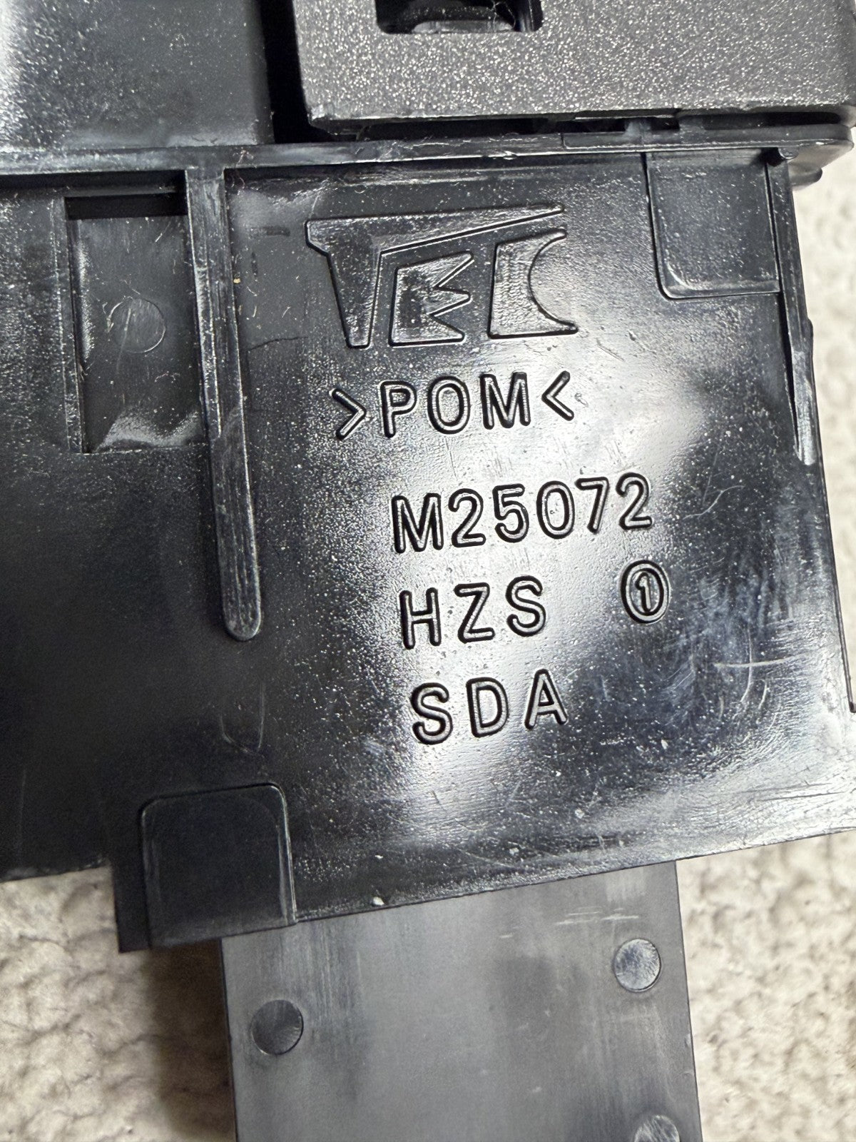 2003-2007 Honda Odyssey Emergency Hazard Flasher Control Switch M25072