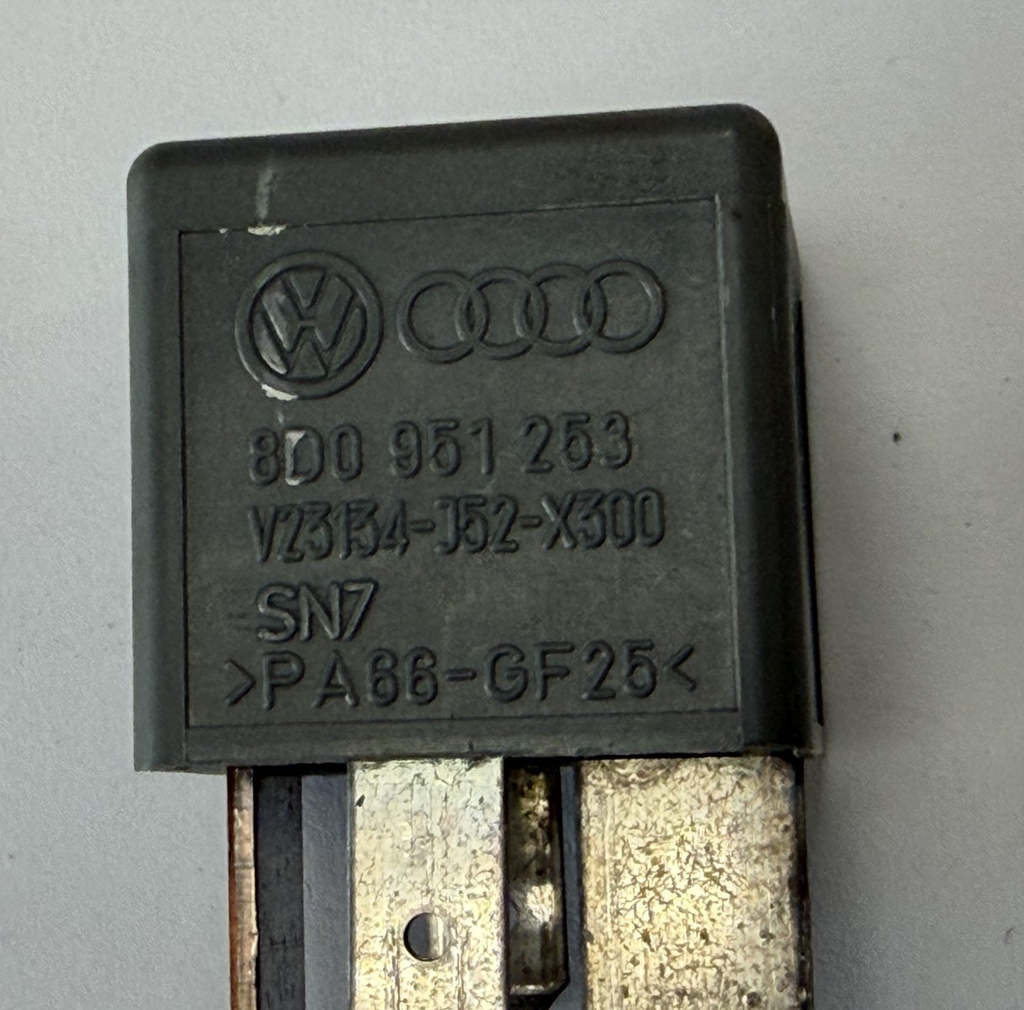 1985-1999 Volkswagen Passat Multifunctional Relay 8D0 951 253, V23134-J52-X300