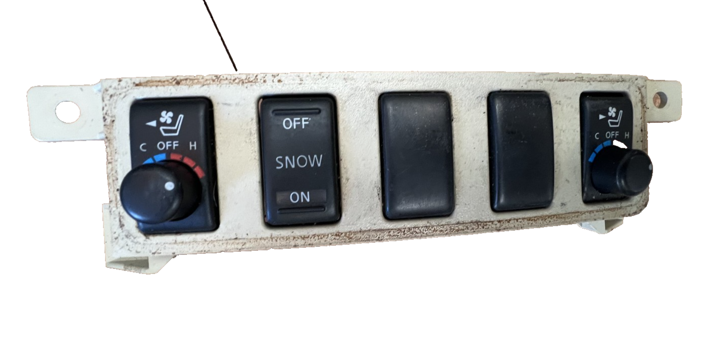 2006 Infiniti M35 AC Heated Seat Driver Passenger Snow Off On Switch Panel