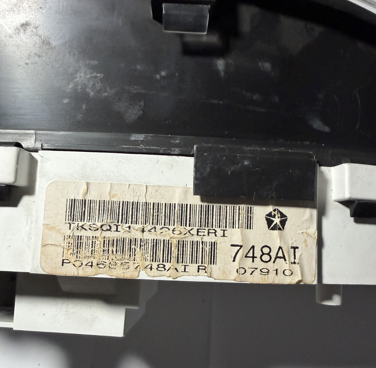 Speedometer Instrument Gauge Cluster 04685748AI fits 02 Chrysler Town & Country